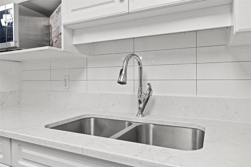 408-265 Froelich Road, Kelowna, BC - Indoor Photo Showing Kitchen With Double Sink