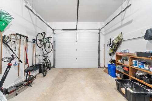 30-1999 15 Avenue, Vernon, BC - Indoor Photo Showing Garage