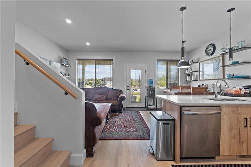 30-1999 15 Avenue, Vernon, BC - Indoor Photo Showing Kitchen