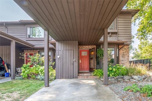 156-1995 Burtch Road, Kelowna, BC - Outdoor With Exterior