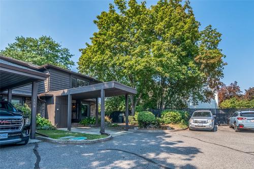 156-1995 Burtch Road, Kelowna, BC - Outdoor