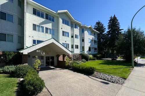 309-1385 Bertram Street, Kelowna, BC - Outdoor