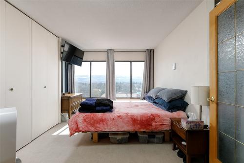 807-737 Leon Avenue, Kelowna, BC - Indoor Photo Showing Bedroom