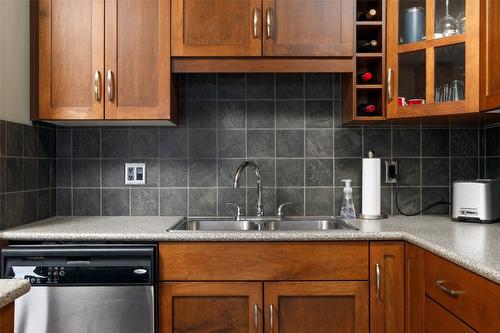 807-737 Leon Avenue, Kelowna, BC - Indoor Photo Showing Kitchen With Double Sink