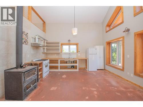 263 Albers Road, Lumby, BC - Indoor