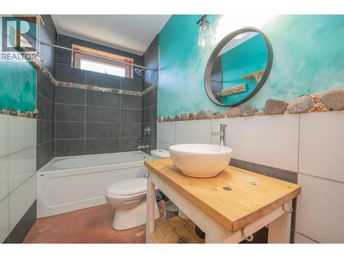 263 Albers Road, Lumby, BC - Indoor Photo Showing Bathroom