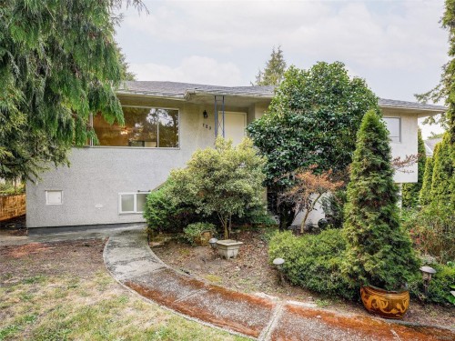 723 Genevieve Rd, Saanich, BC 