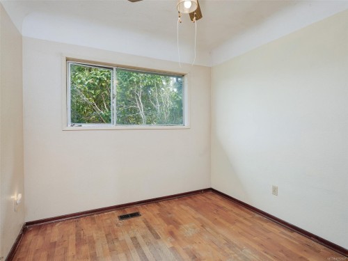 723 Genevieve Rd, Saanich, BC 