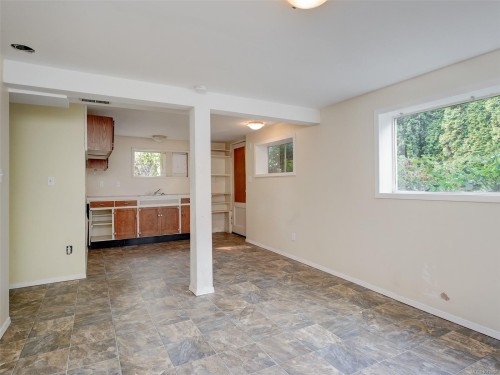 723 Genevieve Rd, Saanich, BC 