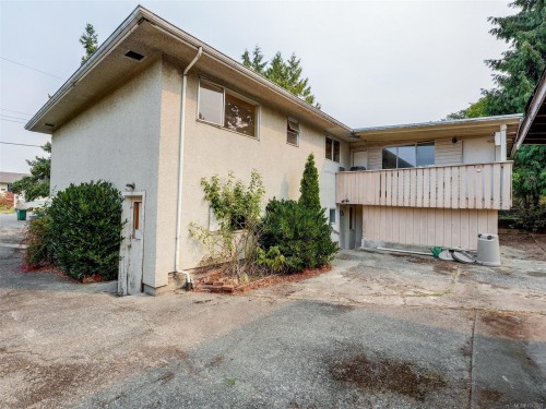 723 Genevieve Rd, Saanich, BC 