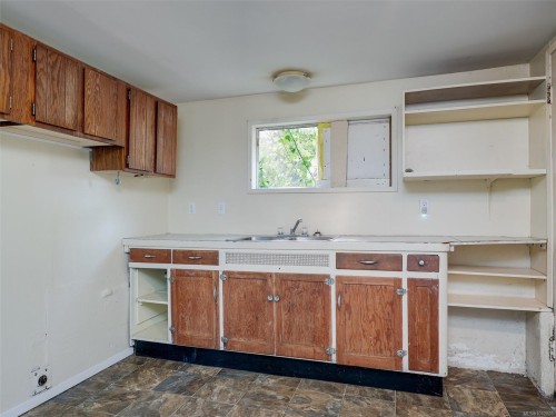 723 Genevieve Rd, Saanich, BC 