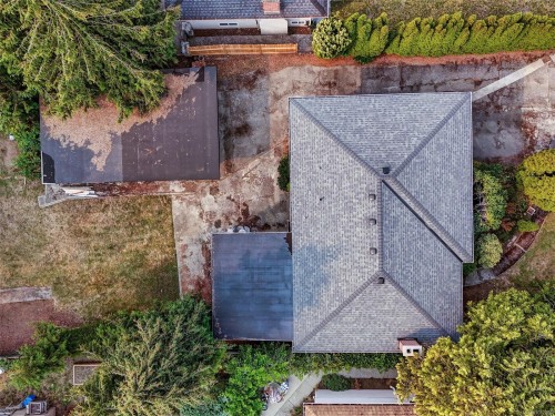 723 Genevieve Rd, Saanich, BC 