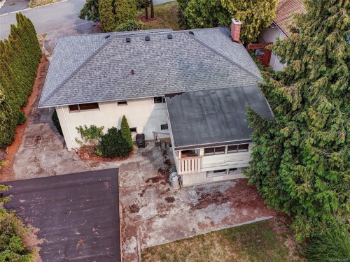 723 Genevieve Rd, Saanich, BC 