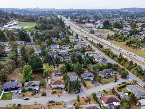 723 Genevieve Rd, Saanich, BC 