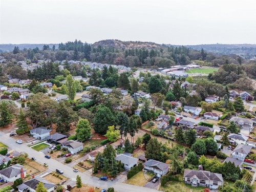 723 Genevieve Rd, Saanich, BC 