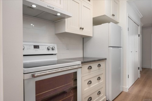 308-160 Vancouver Ave, Nanaimo, BC - Indoor Photo Showing Kitchen