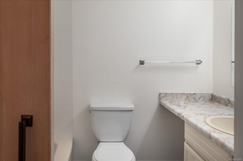 308-160 Vancouver Ave, Nanaimo, BC - Indoor Photo Showing Bathroom