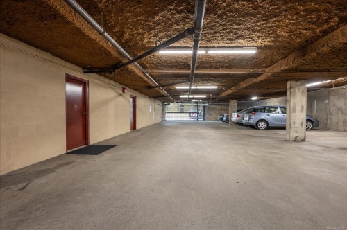 308-160 Vancouver Ave, Nanaimo, BC - Indoor Photo Showing Garage