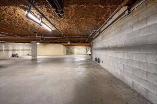 308-160 Vancouver Ave, Nanaimo, BC - Indoor Photo Showing Garage
