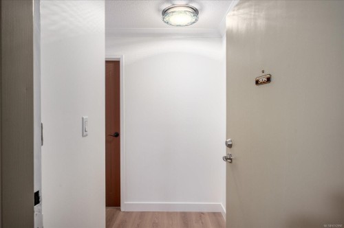 308-160 Vancouver Ave, Nanaimo, BC - Indoor Photo Showing Other Room