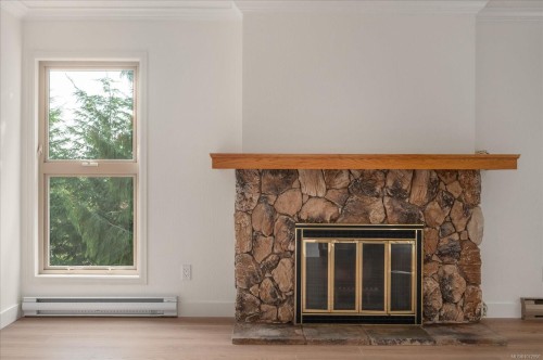 308-160 Vancouver Ave, Nanaimo, BC - Indoor With Fireplace