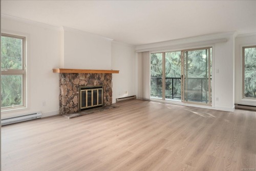 308-160 Vancouver Ave, Nanaimo, BC - Indoor Photo Showing Living Room With Fireplace