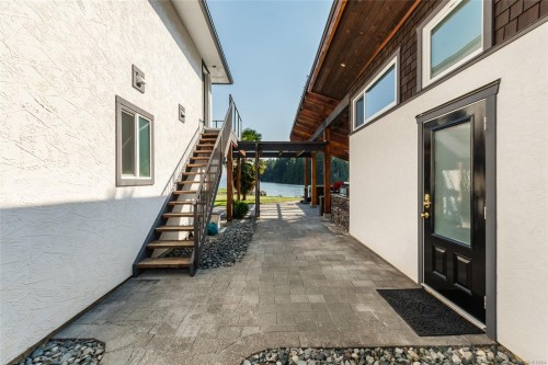 4718/4720 Shell Beach Rd, Ladysmith, BC 