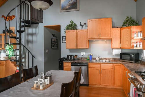 00 Tlupana Inlet, Gold River, BC 