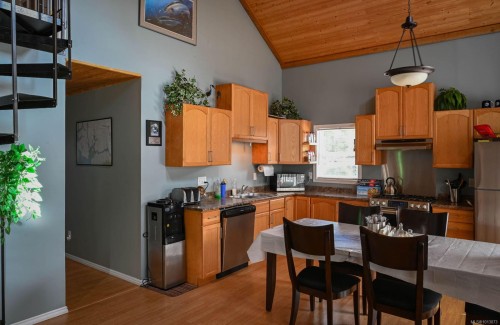 00 Tlupana Inlet, Gold River, BC 