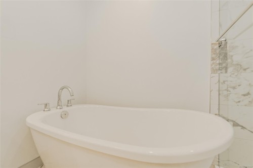 902-1628 Store St, Victoria, BC - Indoor Photo Showing Bathroom