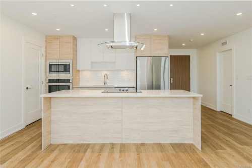 902-1628 Store St, Victoria, BC - Indoor Photo Showing Kitchen With Upgraded Kitchen
