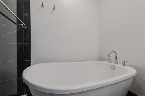 905-1628 Store St, Victoria, BC - Indoor Photo Showing Bathroom