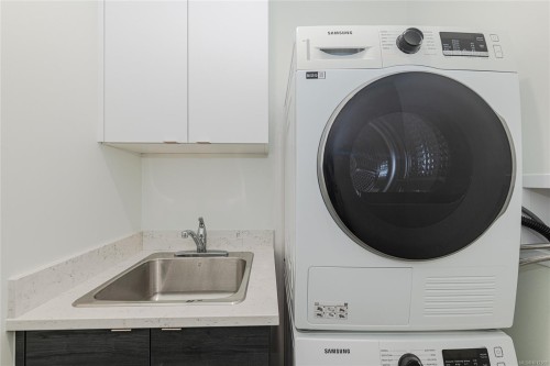 905-1628 Store St, Victoria, BC - Indoor Photo Showing Laundry Room
