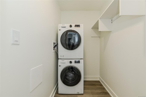 715-1628 Store St, Victoria, BC - Indoor Photo Showing Laundry Room