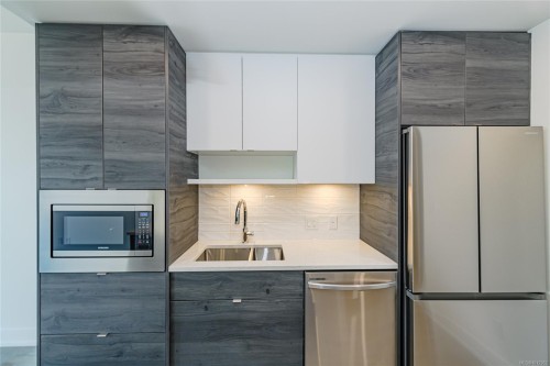 715-1628 Store St, Victoria, BC - Indoor Photo Showing Kitchen