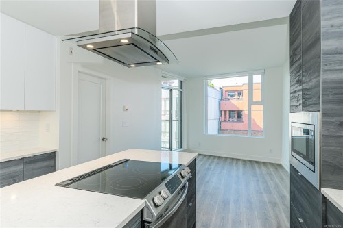 715-1628 Store St, Victoria, BC - Indoor Photo Showing Kitchen