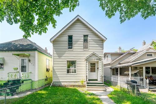 946 Lipton Street  Winnipeg, MB R3E 2L6