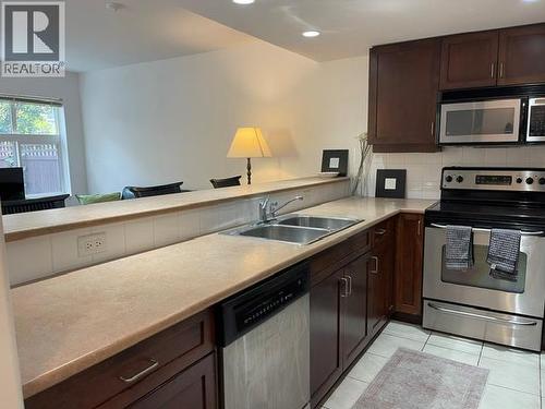 7600 Cottonwood Drive Unit# 64, Osoyoos, BC - Indoor Photo Showing Kitchen With Double Sink
