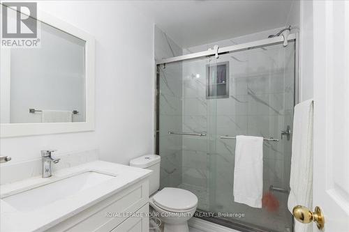 33 Biscayne Boulevard, Georgina, ON - Indoor Photo Showing Bathroom