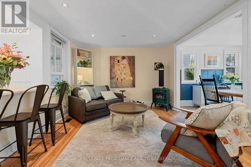 122 South Street, Gananoque, ON - Indoor Photo Showing Living Room