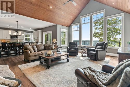 1143 Trillium Trail, Dysart Et Al (Dudley), ON - Indoor Photo Showing Living Room