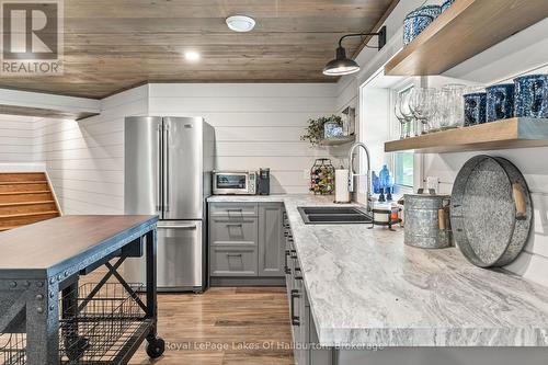 1143 Trillium Trail, Dysart Et Al (Dudley), ON - Indoor Photo Showing Kitchen With Stainless Steel Kitchen With Double Sink With Upgraded Kitchen