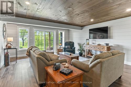 1143 Trillium Trail, Dysart Et Al (Dudley), ON - Indoor Photo Showing Living Room