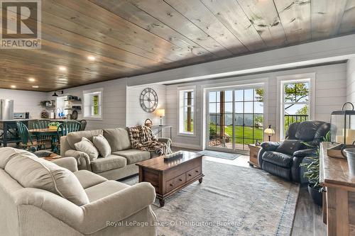 1143 Trillium Trail, Dysart Et Al (Dudley), ON - Indoor Photo Showing Living Room