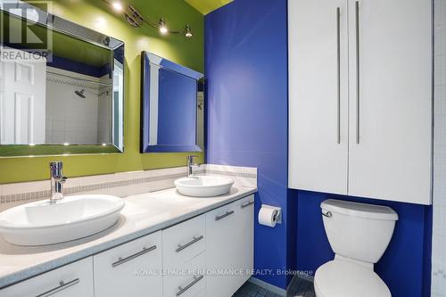 Full Bath with Double Sink Vanity and Tub/Shower - 304 - 100 Bruyere Street, Ottawa, ON - Indoor Photo Showing Bathroom
