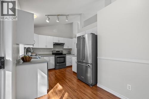 3334 Mcqueen Road, West Kelowna, BC - Indoor Photo Showing Kitchen