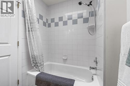 3334 Mcqueen Road, West Kelowna, BC - Indoor Photo Showing Bathroom