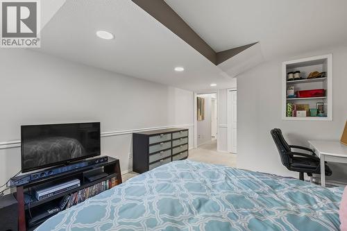 3334 Mcqueen Road, West Kelowna, BC - Indoor Photo Showing Bedroom