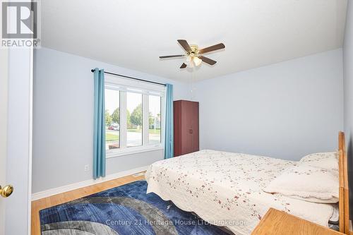 358 Antoinette Road, Fort Erie (Lakeshore), ON - Indoor Photo Showing Bedroom