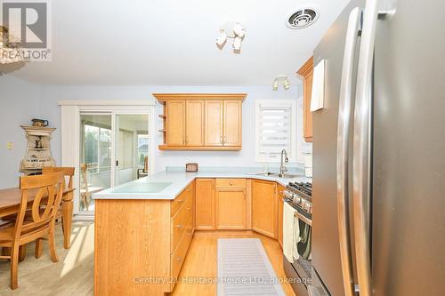 358 Antoinette Road, Fort Erie (Lakeshore), ON - Indoor Photo Showing Kitchen